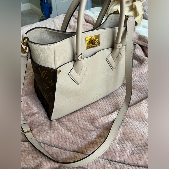 LOUIS VUITTON On My Side MM purse - Picture 12 of 16